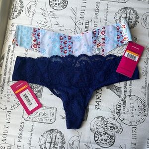 2 Classic print commando thong/ lace double take thong